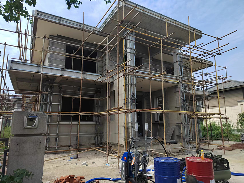 聚氨酯噴涂輕鋼別墅保溫設備要選多少錢一臺的?京華邦威廠家直銷