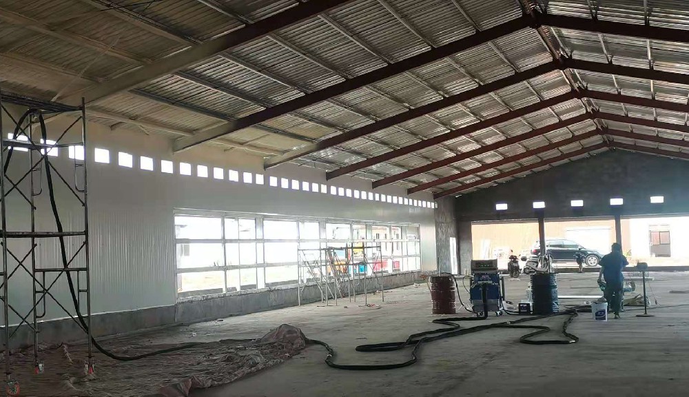 彩鋼瓦防腐噴涂聚脲設(shè)備怎么選？源頭廠(chǎng)家告訴您